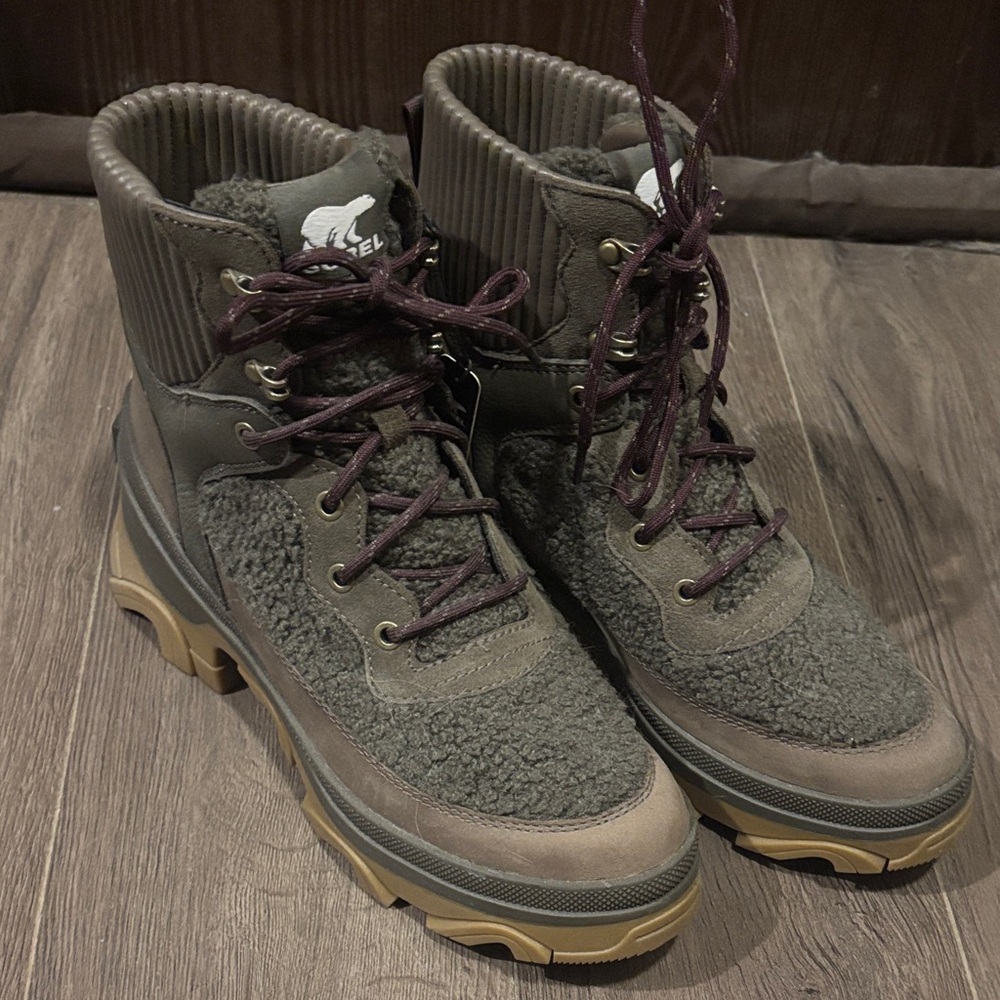 Sorel BREX Boot - Olive Green and Brown w/burgundy Laces (Faux Shearling) 😍